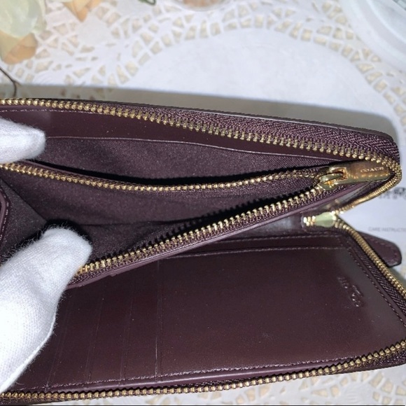 Coach Hearts Wallet - Picture 5 of 10